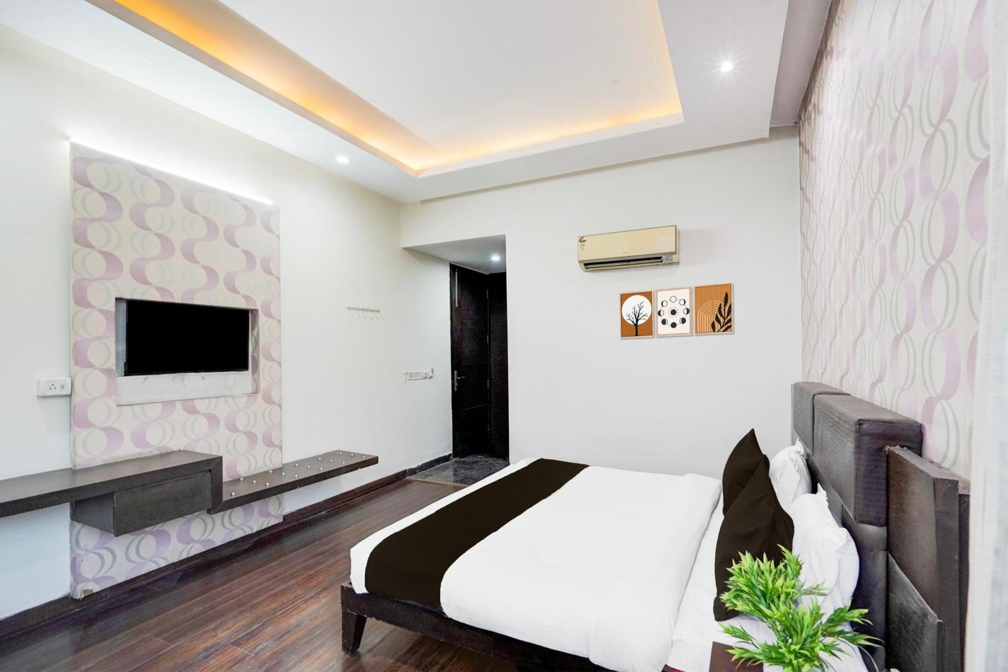 Super Townhouse Sector 51 Noida Near Metro Station 호텔 외부 사진