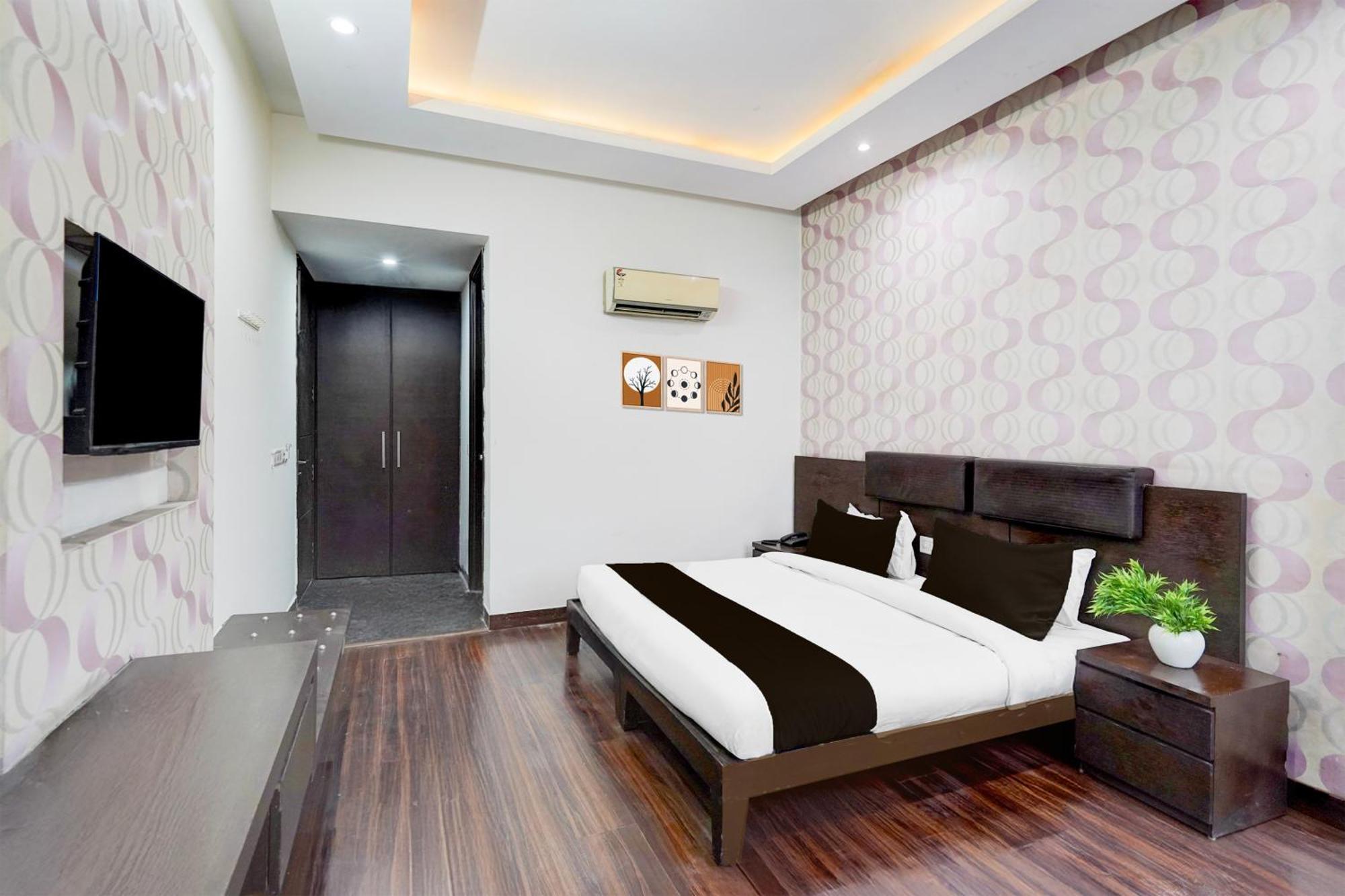 Super Townhouse Sector 51 Noida Near Metro Station 호텔 외부 사진