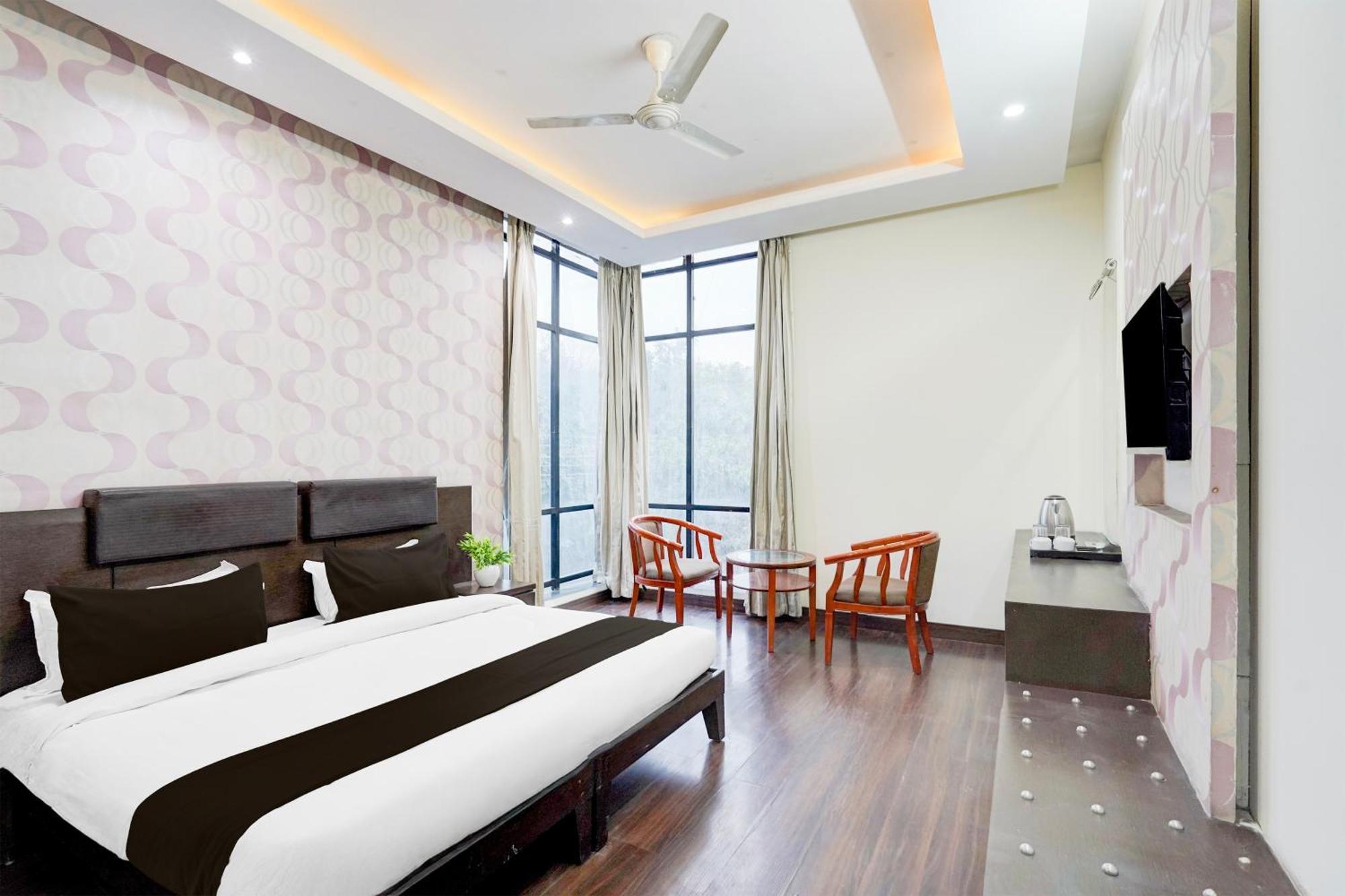 Super Townhouse Sector 51 Noida Near Metro Station 호텔 외부 사진