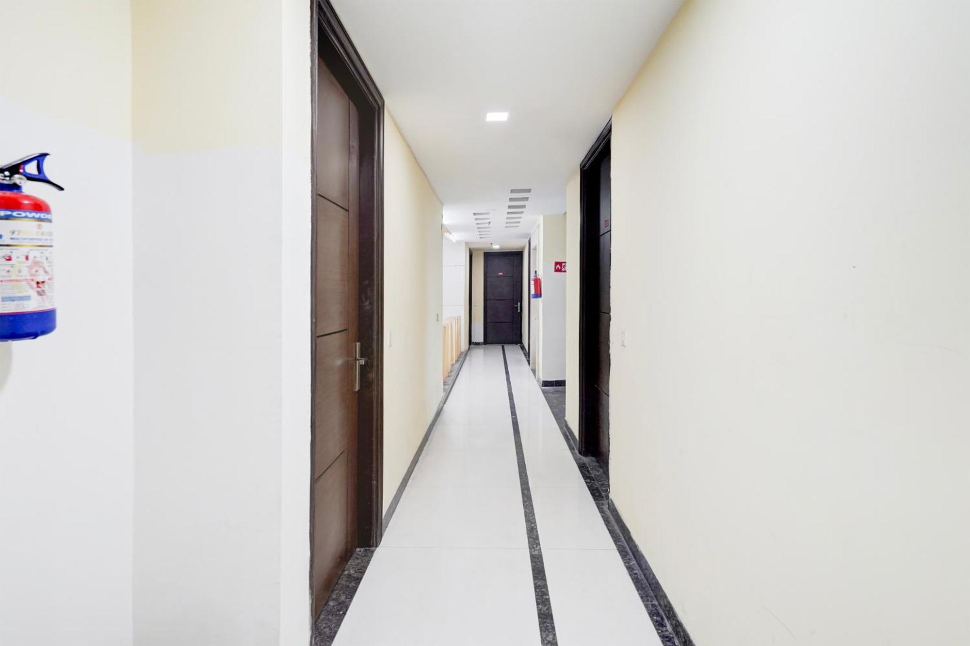 Super Townhouse Sector 51 Noida Near Metro Station 호텔 외부 사진