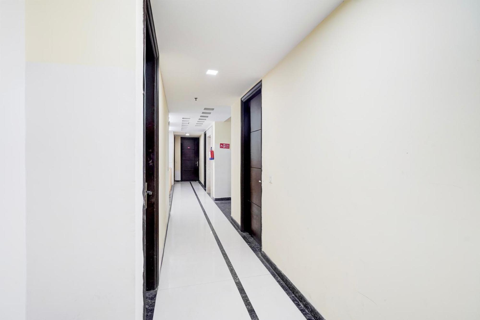 Super Townhouse Sector 51 Noida Near Metro Station 호텔 외부 사진
