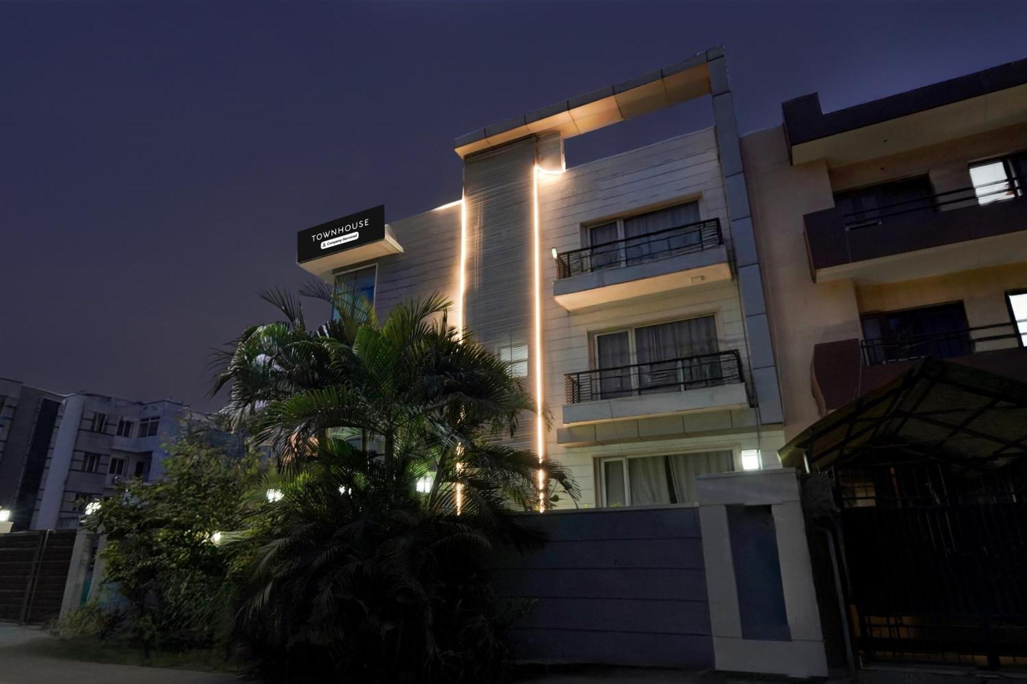 Super Townhouse Sector 51 Noida Near Metro Station 호텔 외부 사진