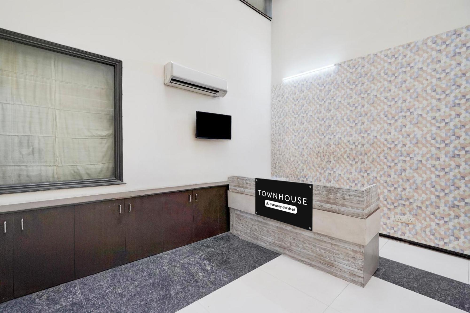 Super Townhouse Sector 51 Noida Near Metro Station 호텔 외부 사진